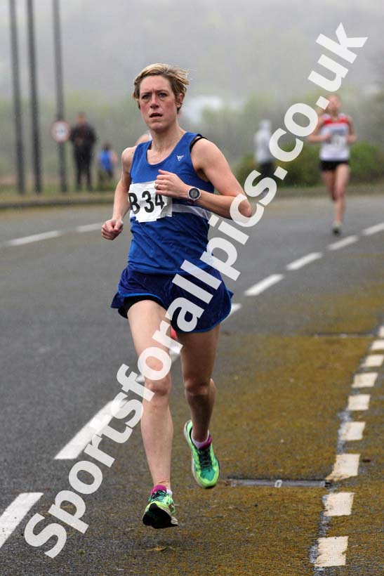 Senior womens relay, Elswick Good Friday Road Races. Photo: David T. Hewitson/Sports for All Pics